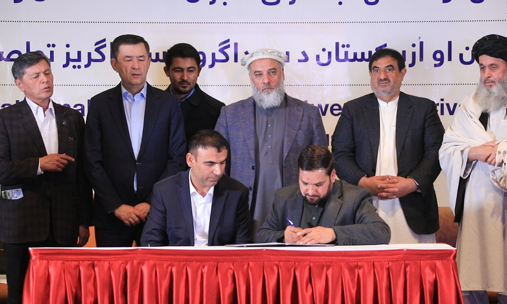 Afghanistan and Uzbekistan have signed 25 commercial memorandums of understanding worth more than $300 million, marking a significant boost to bilateral economic cooperation.